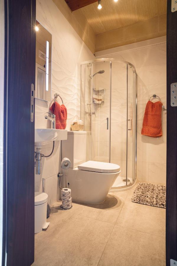 Ajuga Luxury Boutique B&B Qala Exterior photo